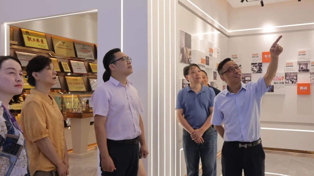 實(shí)地走訪銘品展廳，調(diào)研企業(yè)